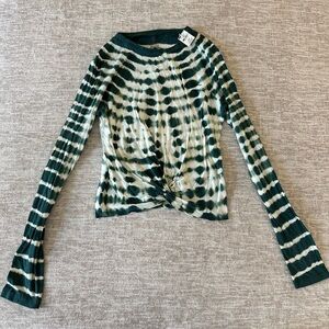 NWT VICTORIA’S SECRET PINK GREEN AND WHITE LONG SLEEVE CREW NECK SHIRT